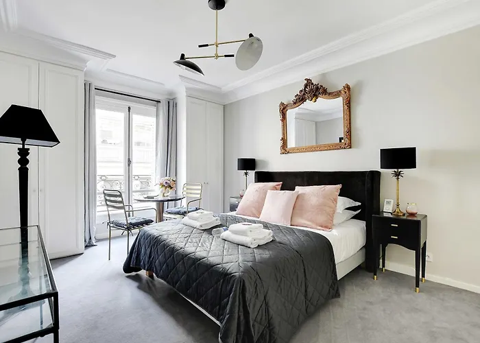 Charming 2p - Musee D'orsay Louvre Nyaraló *