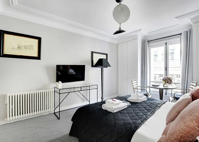 Charming 2p - Musee D'orsay Louvre *