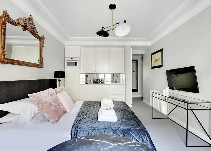 Charming 2p - Musee D'orsay Louvre Nyaraló